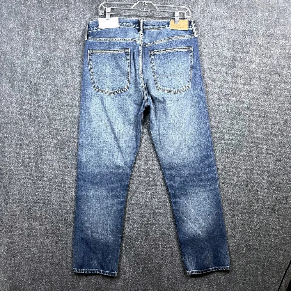 NWT American Eagle Outfitters Original‎ Straight Leg Destroyed Medium Wash 32x32